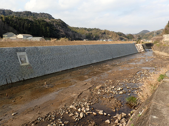 H27二級河川鯉名川(護岸工)